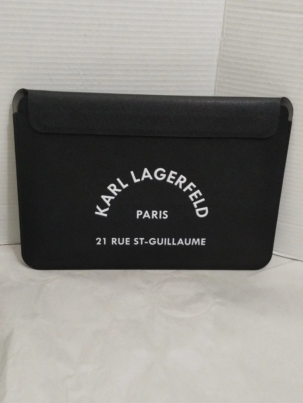 Karl Lagerfeld Black Logo Tablet/Notebook Laptop Sleeve